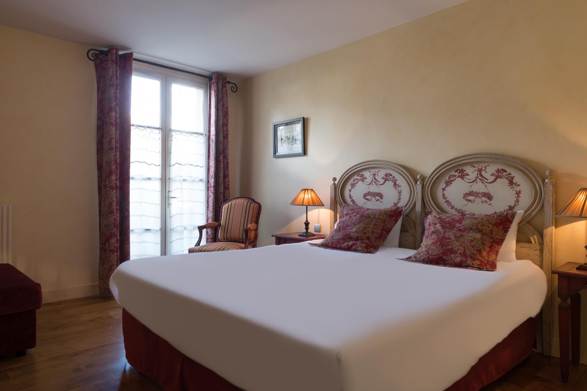 Hotel Aux Vieux Remparts, The Originals Relais Provins Eksteriør billede
