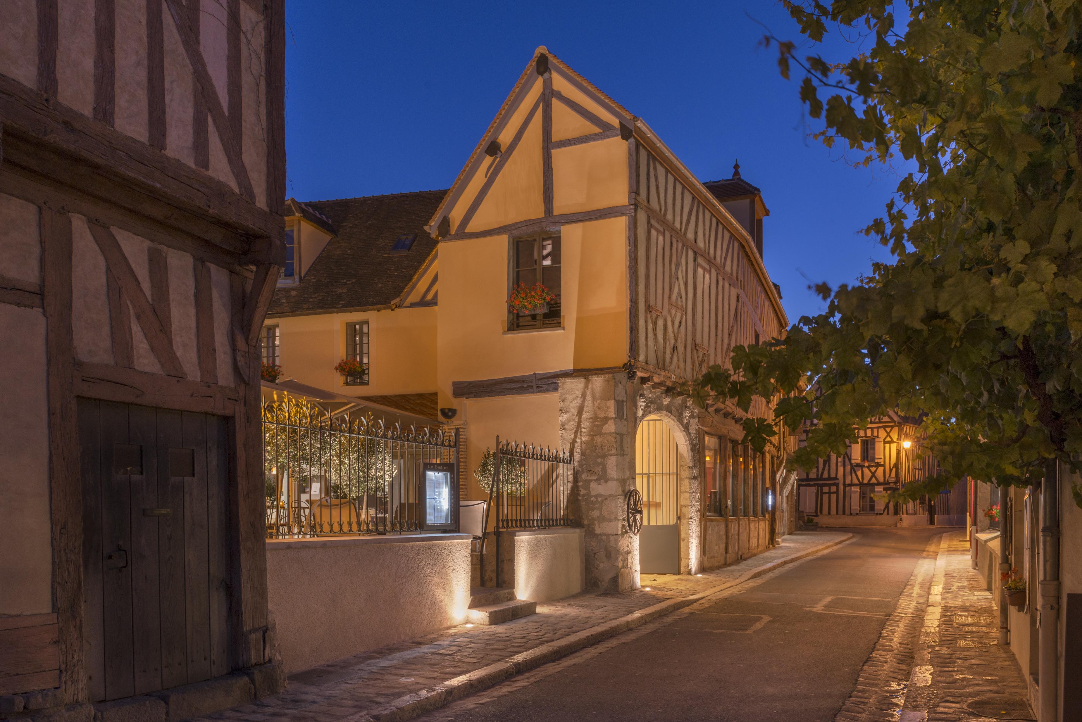 Hotel Aux Vieux Remparts, The Originals Relais Provins Eksteriør billede