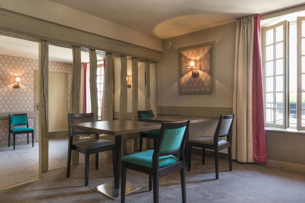 Hotel Aux Vieux Remparts, The Originals Relais Provins Eksteriør billede