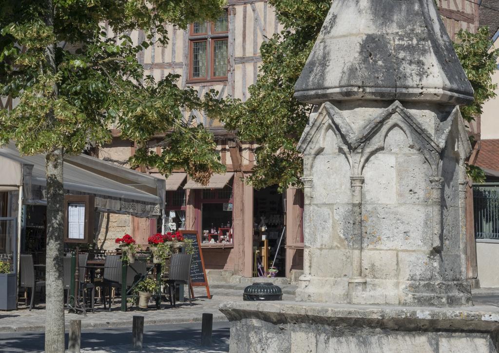 Hotel Aux Vieux Remparts, The Originals Relais Provins Eksteriør billede