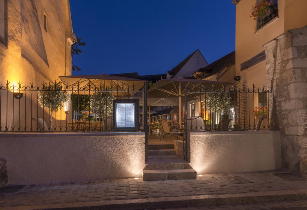 Hotel Aux Vieux Remparts, The Originals Relais Provins Eksteriør billede