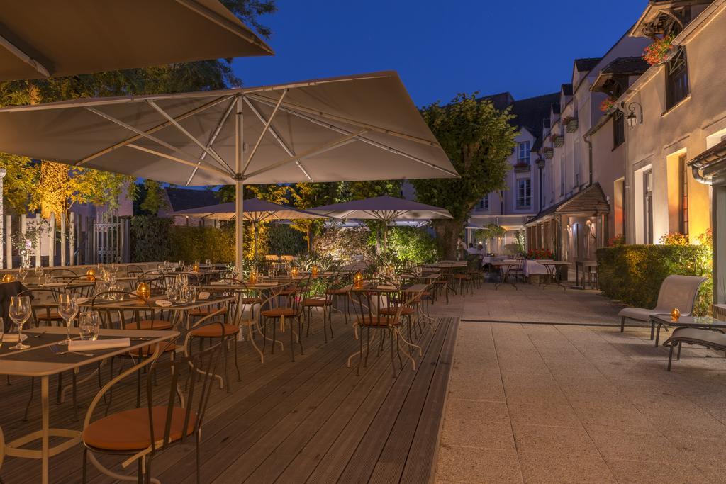 Hotel Aux Vieux Remparts, The Originals Relais Provins Eksteriør billede