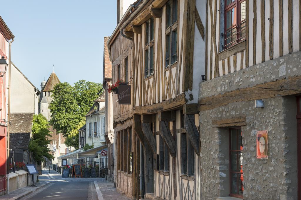 Hotel Aux Vieux Remparts, The Originals Relais Provins Eksteriør billede